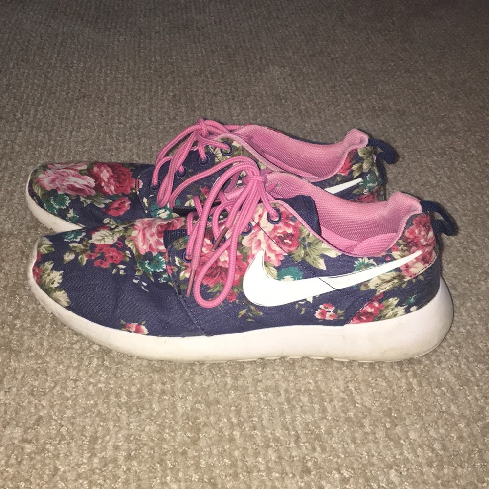 nike floral roshes!